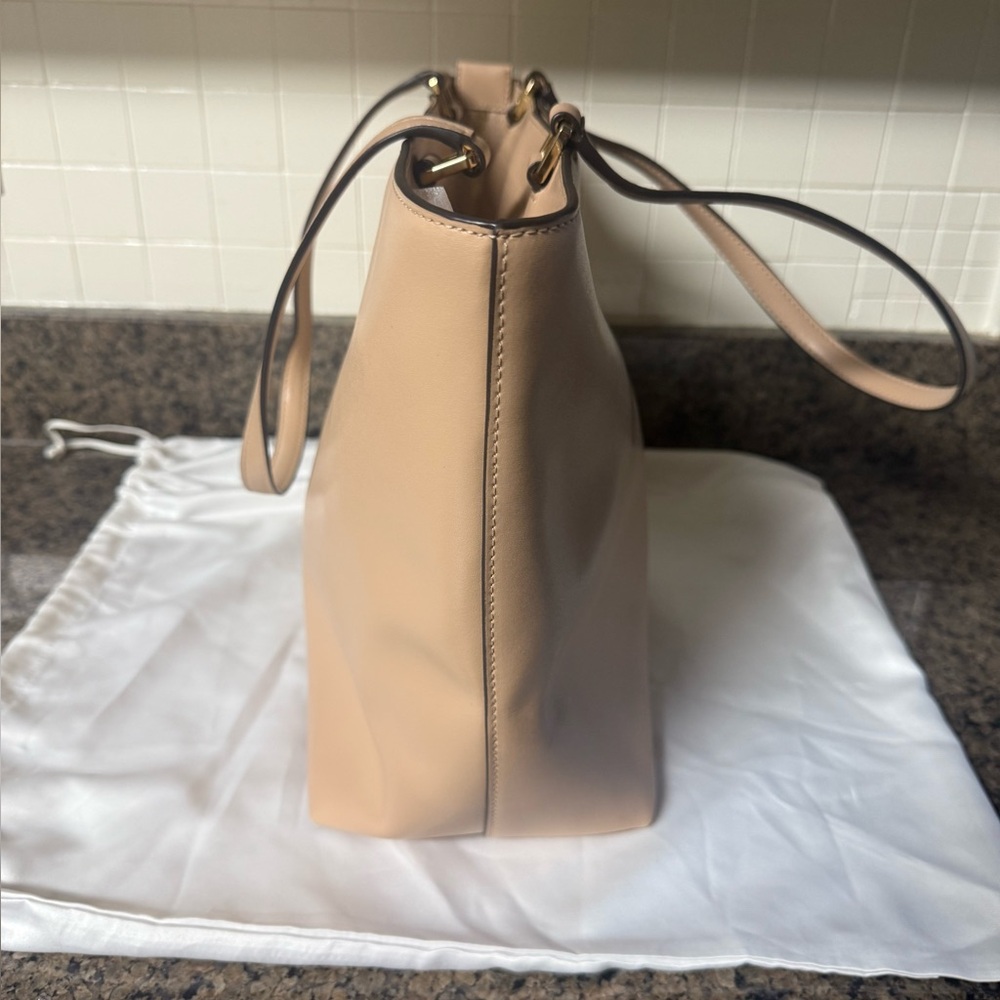 Michael Kors Oyster Structured Tote with Gold Accents-New Excellent Condition - Picture 3 of 7